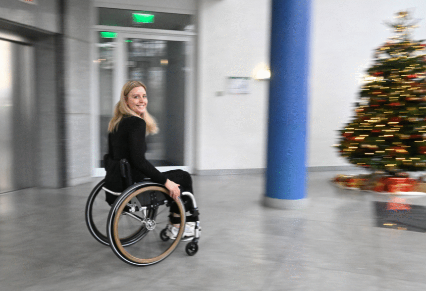 Cine este prima persoană în scaun cu rotile care a ajuns în spațiu cu Blue Origin 1 wp header logo 2321