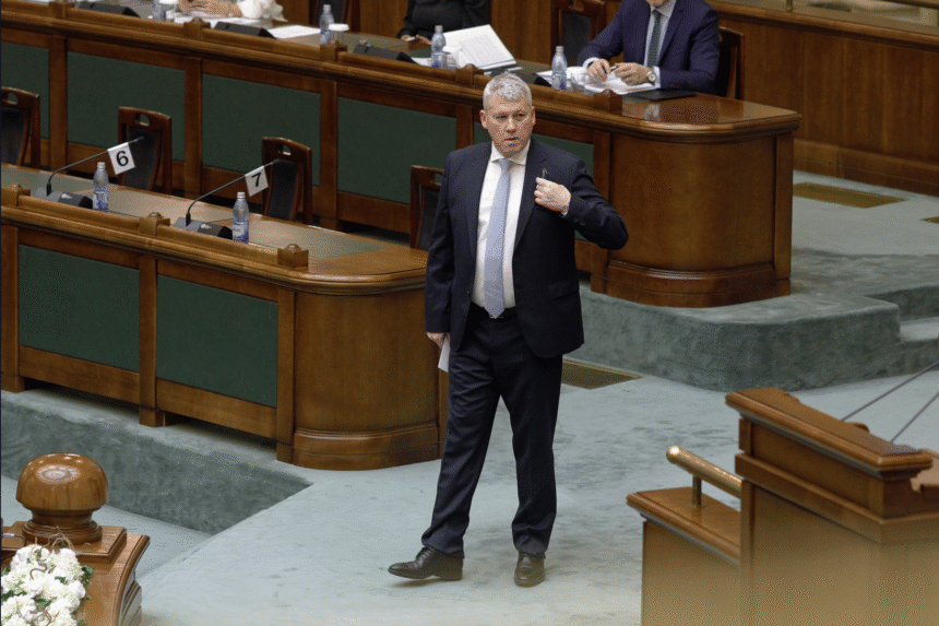 Senatul dezbate moțiunea simplă depusă de AUR împotriva ministrului de Interne. Cum se apără Cătălin Predoiu la acuzațiile opoziției 1 wp header logo 2489