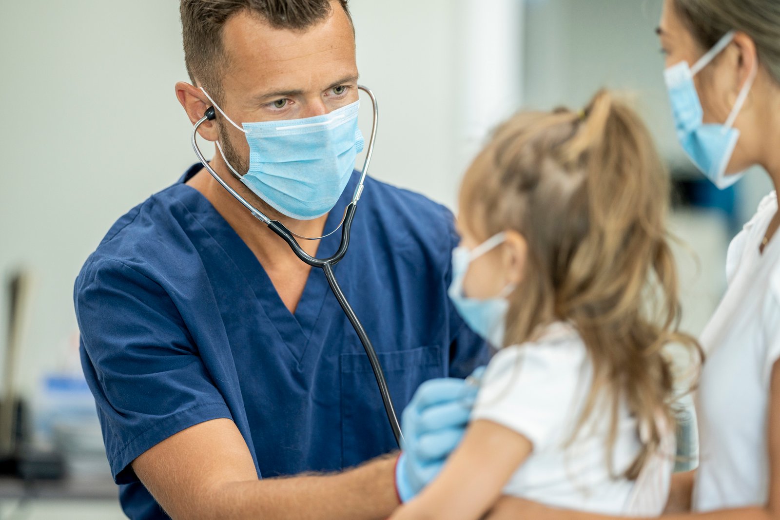 Camerele de gardă ale spitalelor din toată țara sunt pline de pacienți cu gripă sau infecții respiratorii. Apelul medicilor 1 wp header logo 1147