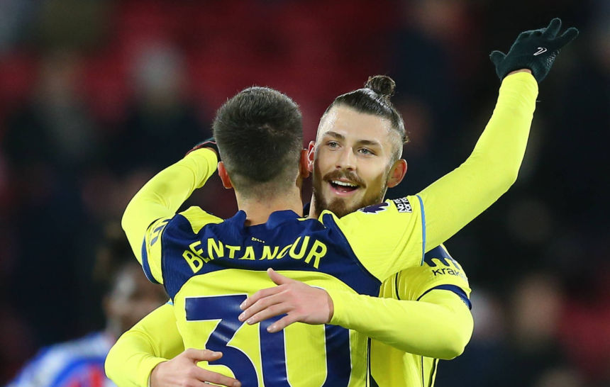 Radu Drăgușin a rămas pe bancă în Brentford - Tottenham. Două remize albe în ultimele două partide ale zilei 1 wp header logo 120