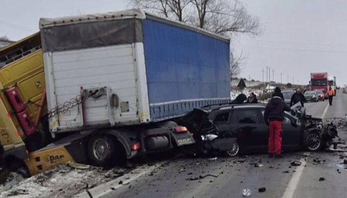 Accident grav în județul Suceava: Au fost implicate un autoturism, un microbuz și un TIR 1 wp header logo 1286