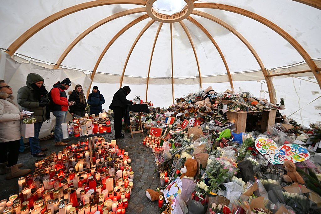 Charlie Hebdo, dată în judecată în Elveția după caricatura despre incendiul mortal din Crans-Montana 1 wp header logo 1297
