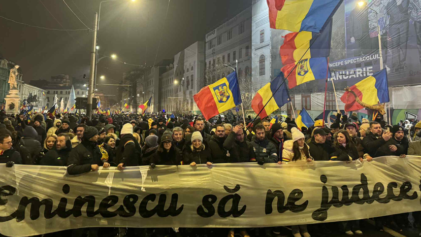 Mii de protestatari scoși în stradă de Simion și Târziu au blocat centrul Capitalei: „Libertate”, „Jos Guvernul” 1 wp header logo 1546