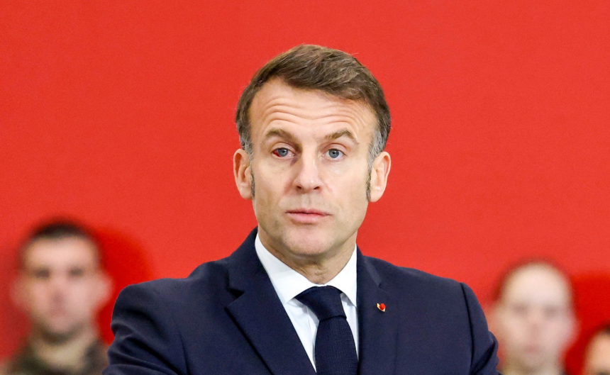 Emmanuel Macron a apărut cu un ochi roşu la un eveniment public. Ce a declarat președintele Franței 1 wp header logo 1556