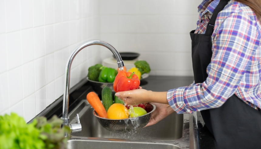 Cum cureți corect fructele și legumele de pesticide. Greșeala pe care o facem cu toții când le spălăm 1 wp header logo 1820