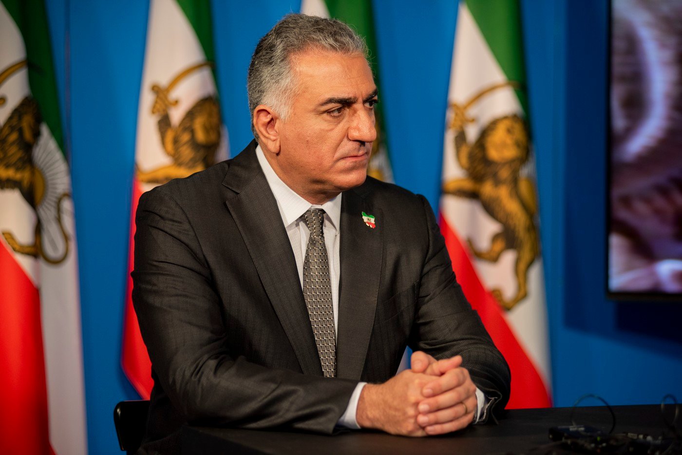 Reza Pahlavi, fiul fostului şah, promite că se va întoarce în Iran din exilul din SUA: „Poporul m-a chemat să conduc” 1 wp header logo 1857