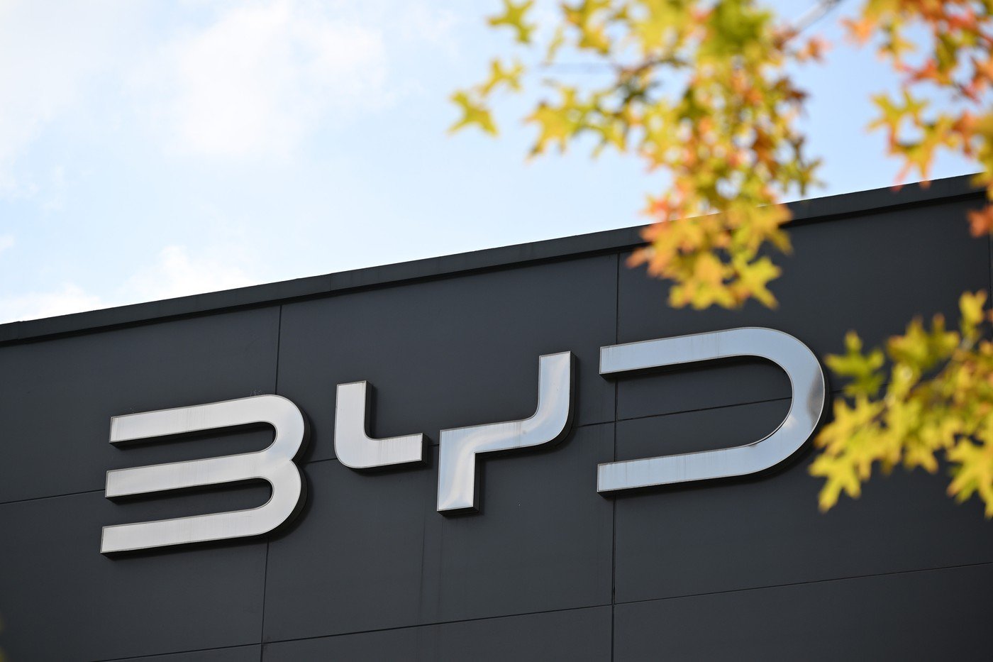 Grupul chinez BYD e pe cale să devină cel mai mare producător de mașini electrice, probabil depășind Tesla 1 wp header logo 196