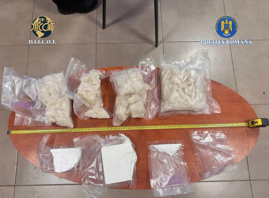 Doi bărbaţi, prinşi în flagrant la Timișoara când vindeau circa 4 kilograme de droguri cu peste 160.000 de lei. Ei au fost reținuți 1 wp header logo 2550