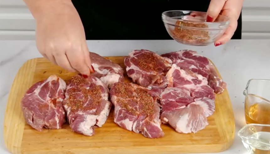 Condimentul care nu trebuie pus niciodată pe friptura de porc. Îi oferă un gust medicinal, acoperind complet savoarea cărnii 1 wp header logo 2618