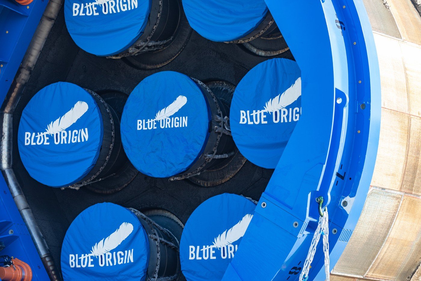 Blue Origin şi-a suspendat lansările spaţiale turistice. Compania lui Jeff Bezos vrea să ducă oameni pe Lună 1 wp header logo 2794