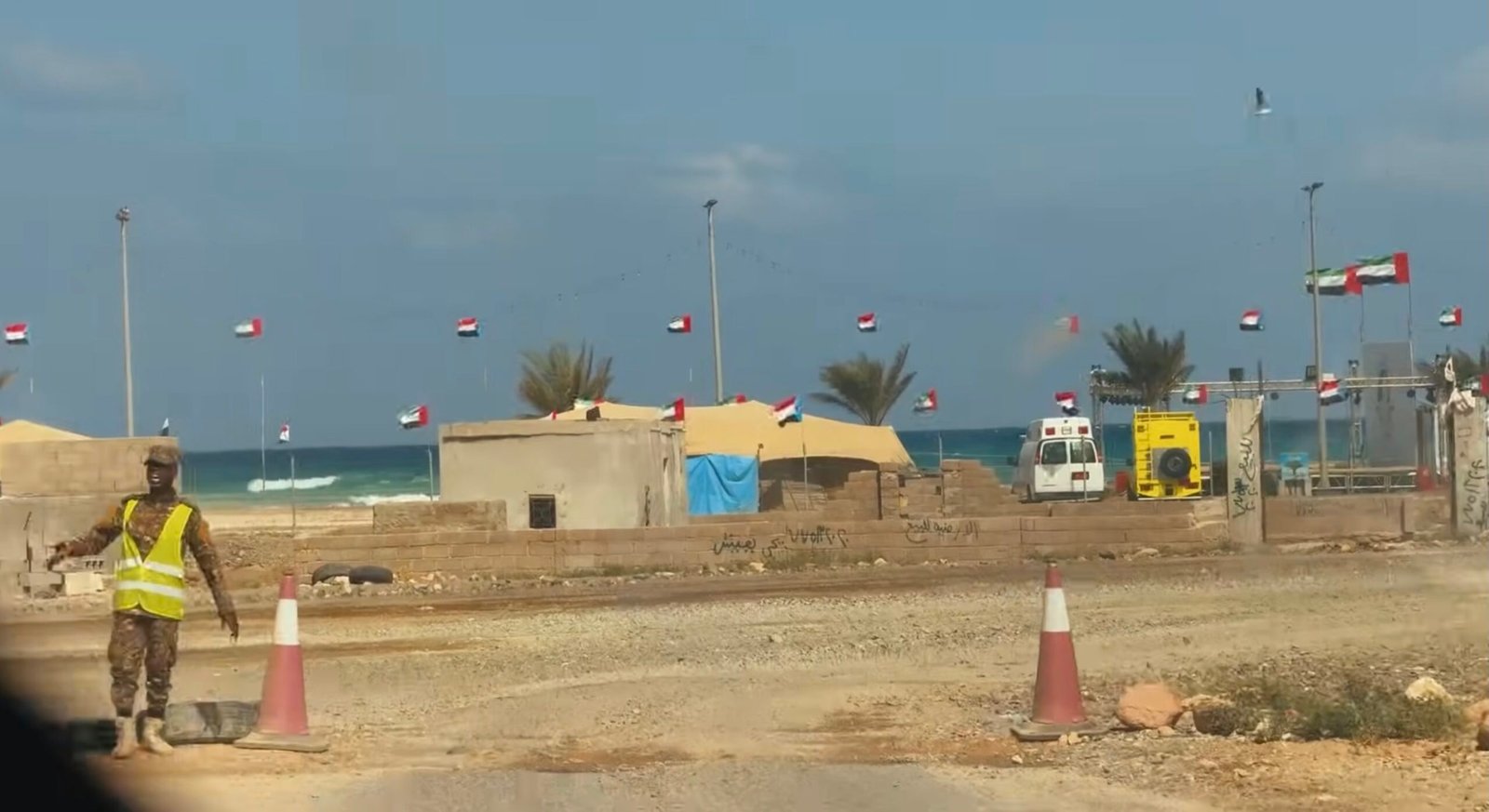 Sute de turişti sunt blocaţi pe insula Socotra, pe fondul unei escaladări a luptelor din Yemen / Printre turiști se află și o româncă 1 wp header logo 695