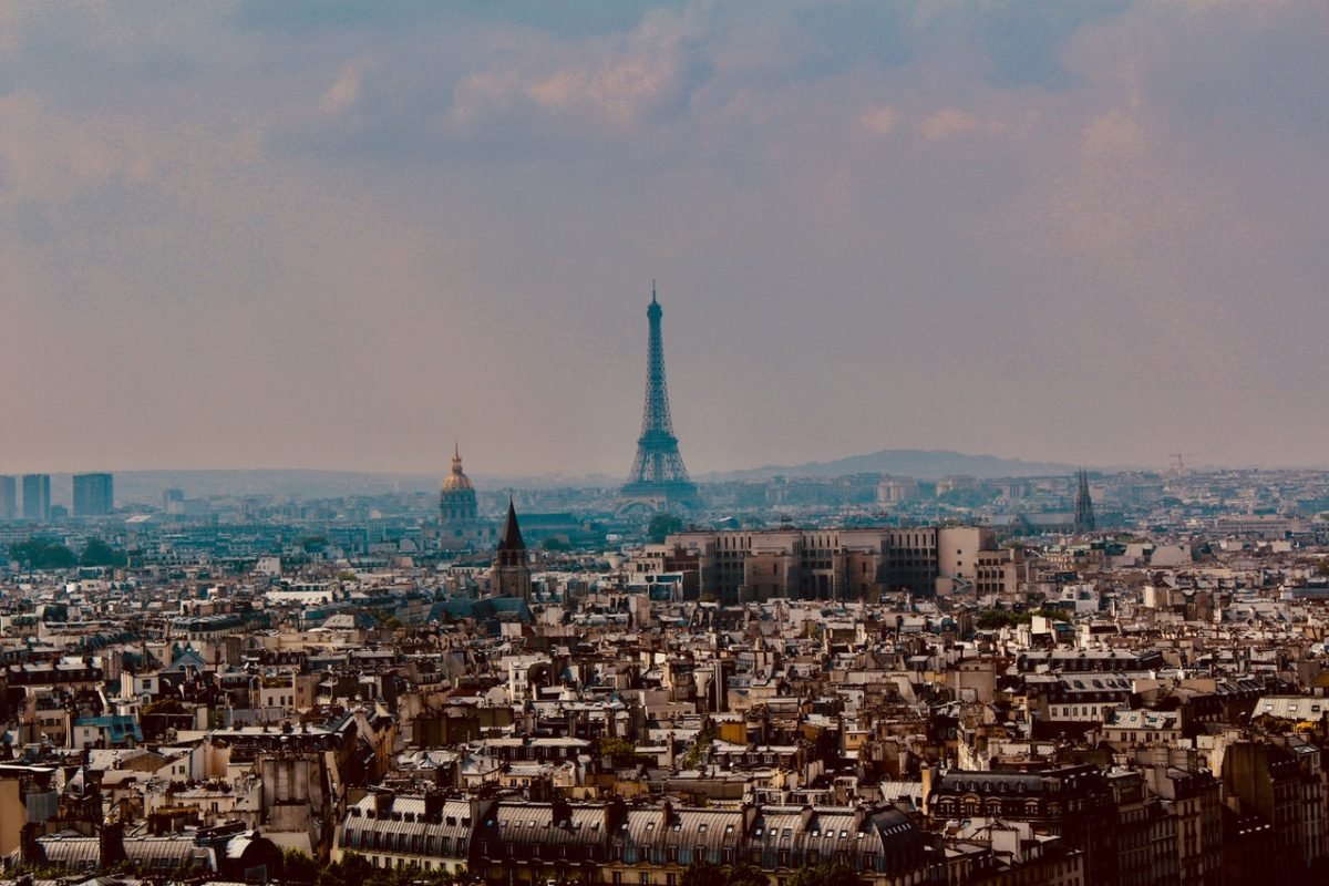 Fermierii francezi protestează cu tractoarele în Paris, ajungând până la Turnul Eiffel 1 wp header logo 841