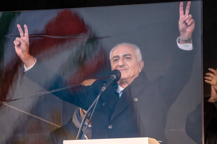 Fiul şahului înlăturat, Reza Pahlavi, anunță că este pregătit să asigure tranziţia după răsturnarea regimului în Iran 1 wp header logo 1125