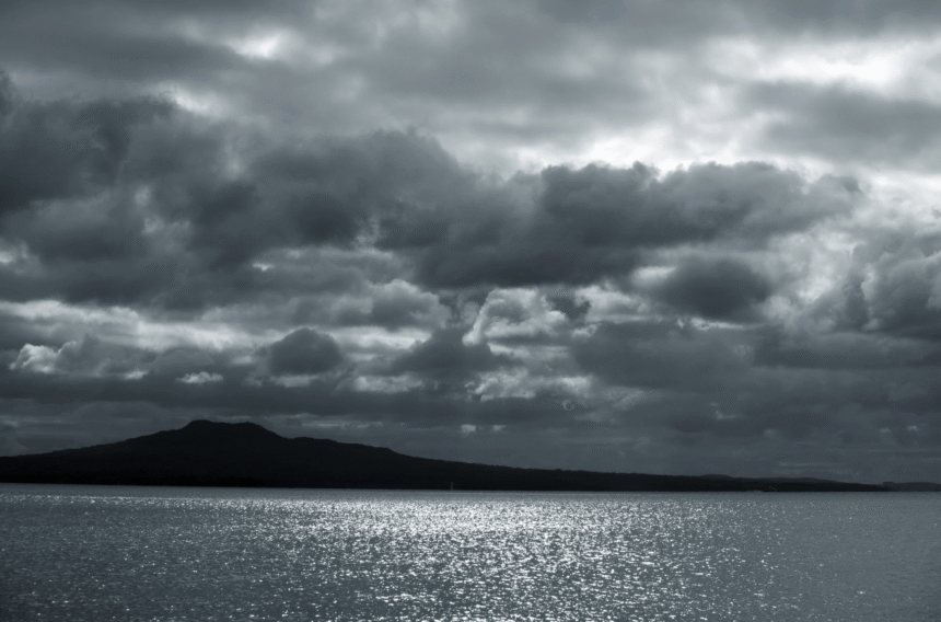 Furtuni violente în Noua Zeelandă: zeci de mii de oameni fără curent, transporturi blocate în Insula de Nord 1 wp header logo 1220