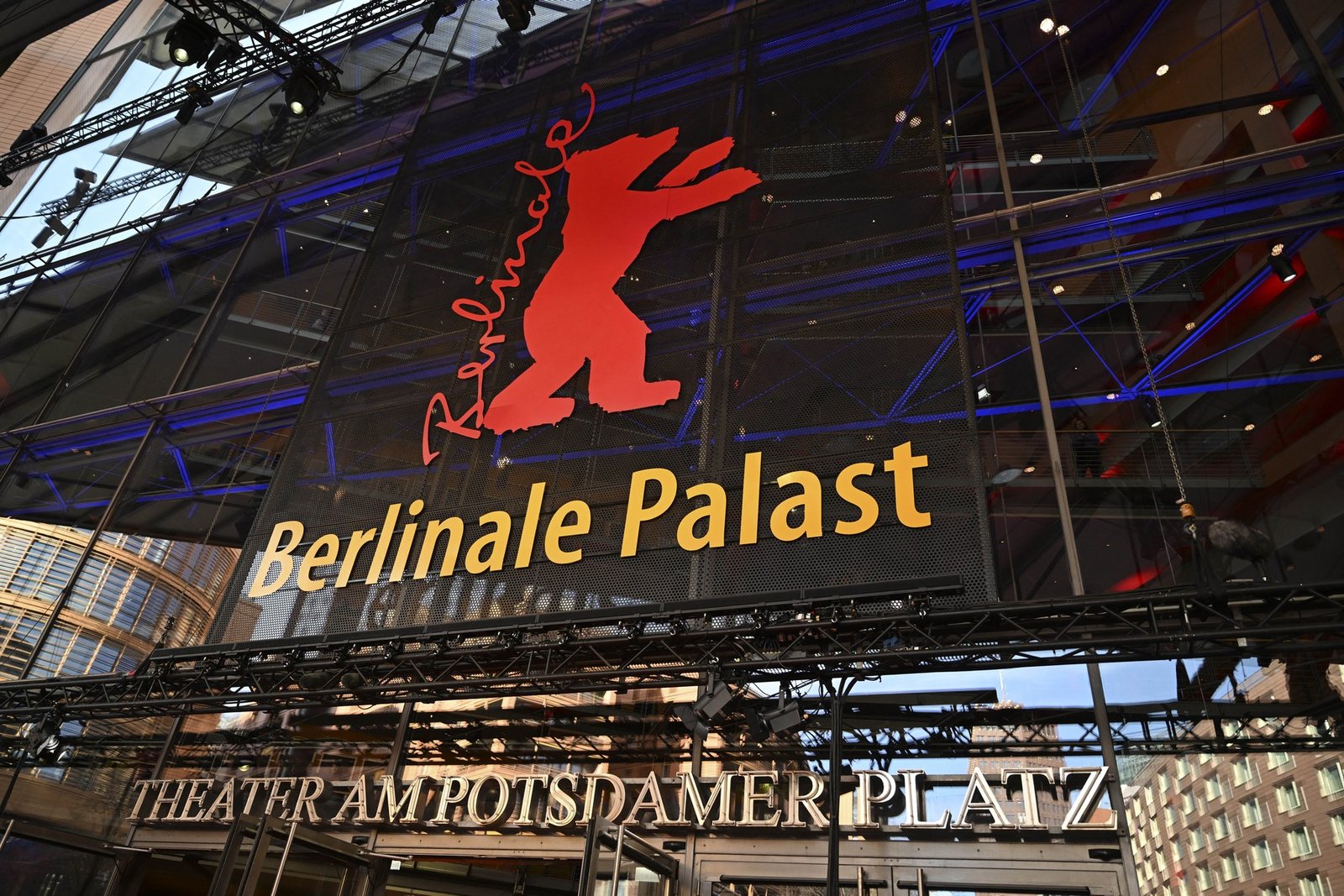 Violența sexuală ca armă de război: femei din Ucraina acuză abuzuri comise de soldați ruși. Mărturii cutremurătoare la Berlinale 1 wp header logo 1533