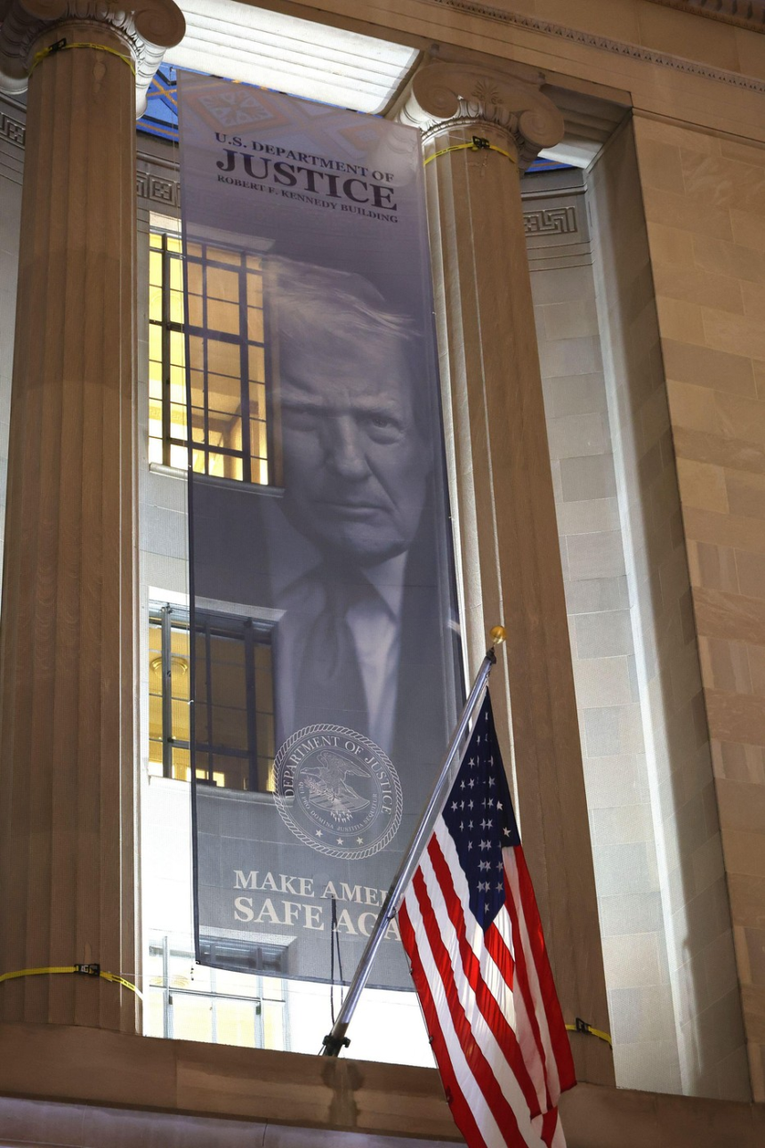 Donald Trump, comparat cu Nicolae Ceaușescu de jurnaliștii americani: „Și-a mințit fără rușine poporul pentru ultima oară” 1 wp header logo 1754