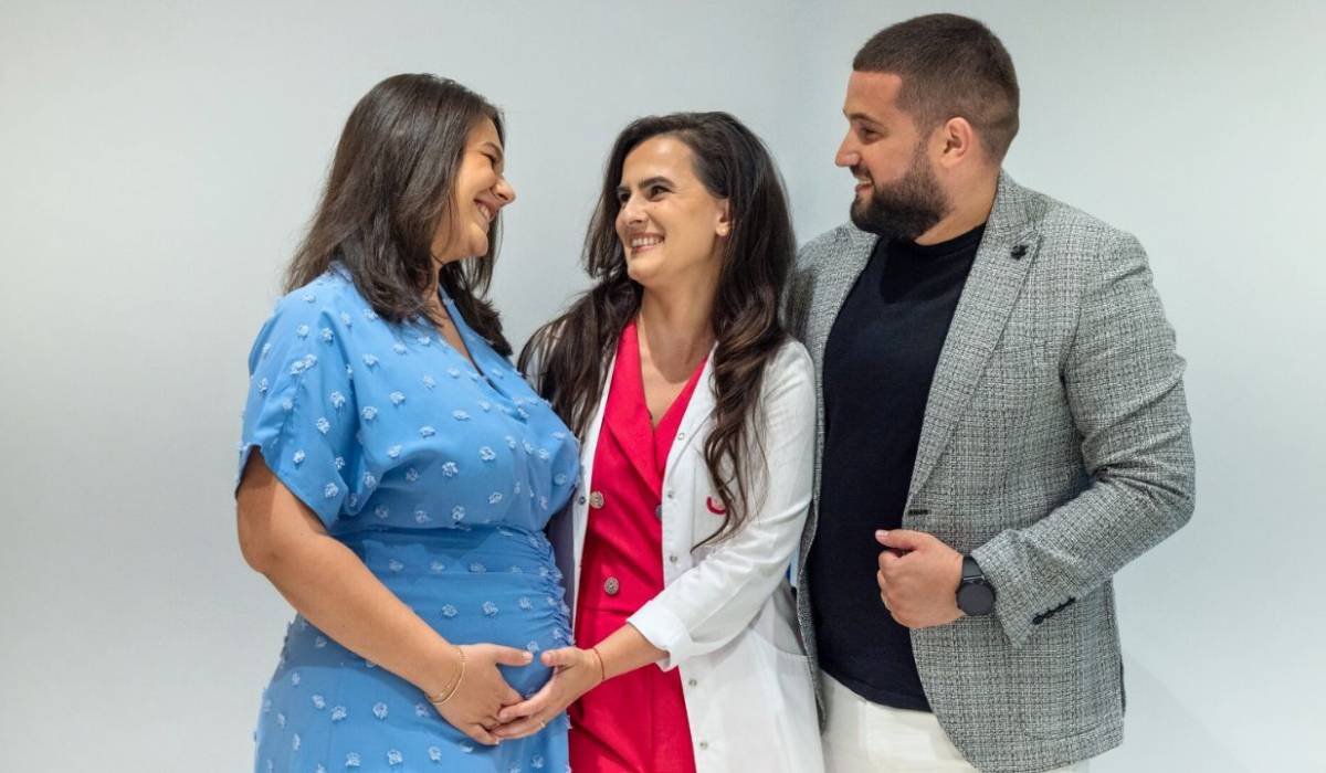 Lupta pentru două liniuțe. Povestea unei paciente de 31 de ani, diagnosticată cu endometrioză, care a devenit mamă cu ajutorul ovocitelor donate. „Nu a diminuat în niciun fel dorința mea de a fi mamă” 1 wp header logo 1900