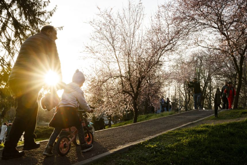 Vremea se schimbă radical în următoarele zile: meteorologii anunță că temperaturile cresc în toată țara. Unde va fi cel mai cald 1 wp header logo 2045
