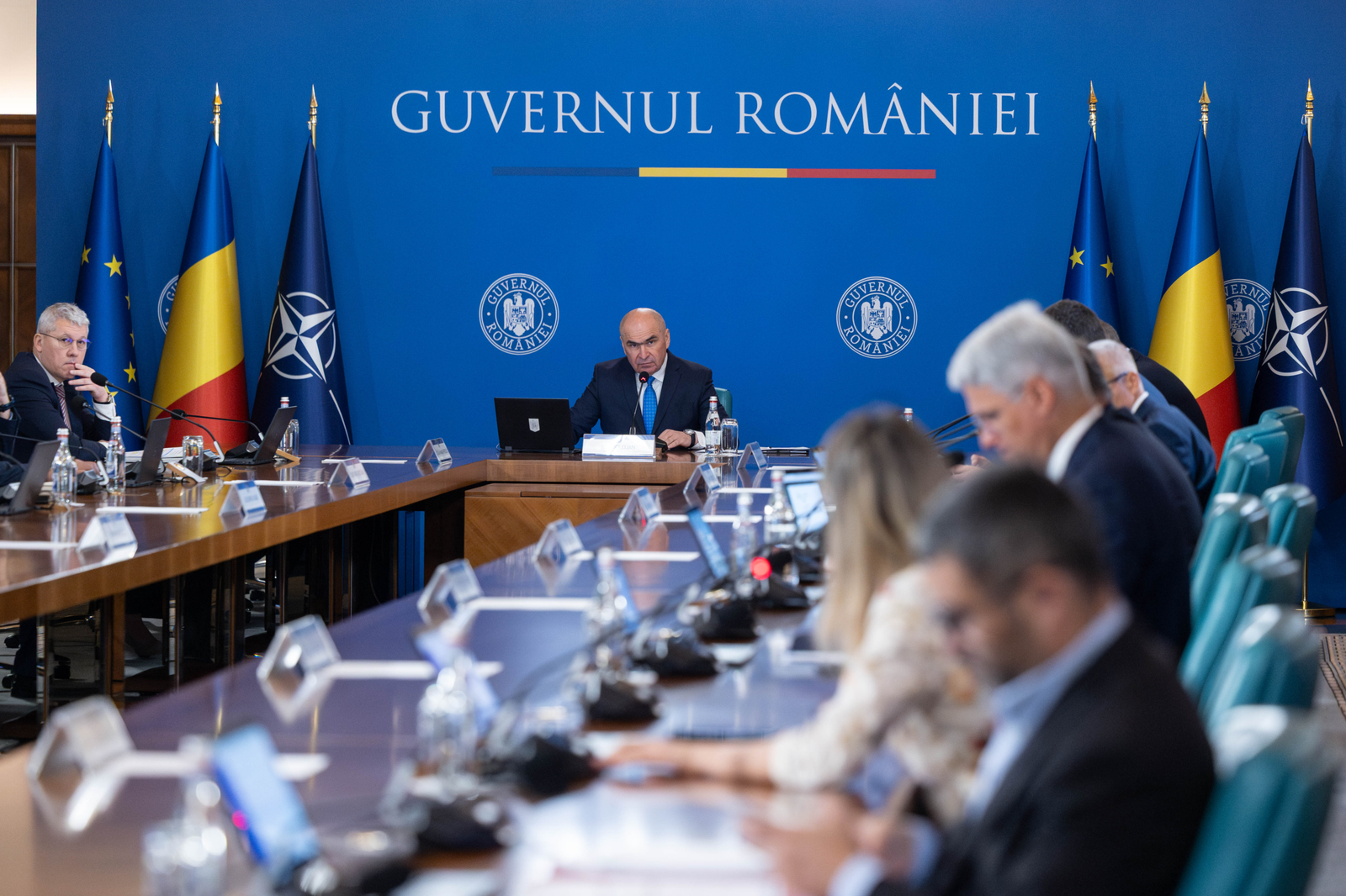 Angajații Guvernului cer urmărirea penală a premierului Ilie Bolojan și a ministrului Cseke Atilla. Ce îi revoltă pe sindicaliști 1 wp header logo 2069