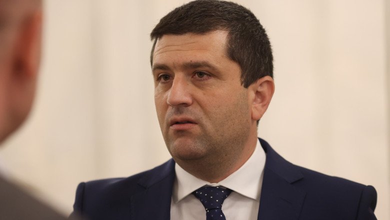 Bloc de nouă etaje, ridicat lângă un depozit de muniție. Construcția afectează un radar militar din Craiova, acuză ministrul Apărării 1 wp header logo 398