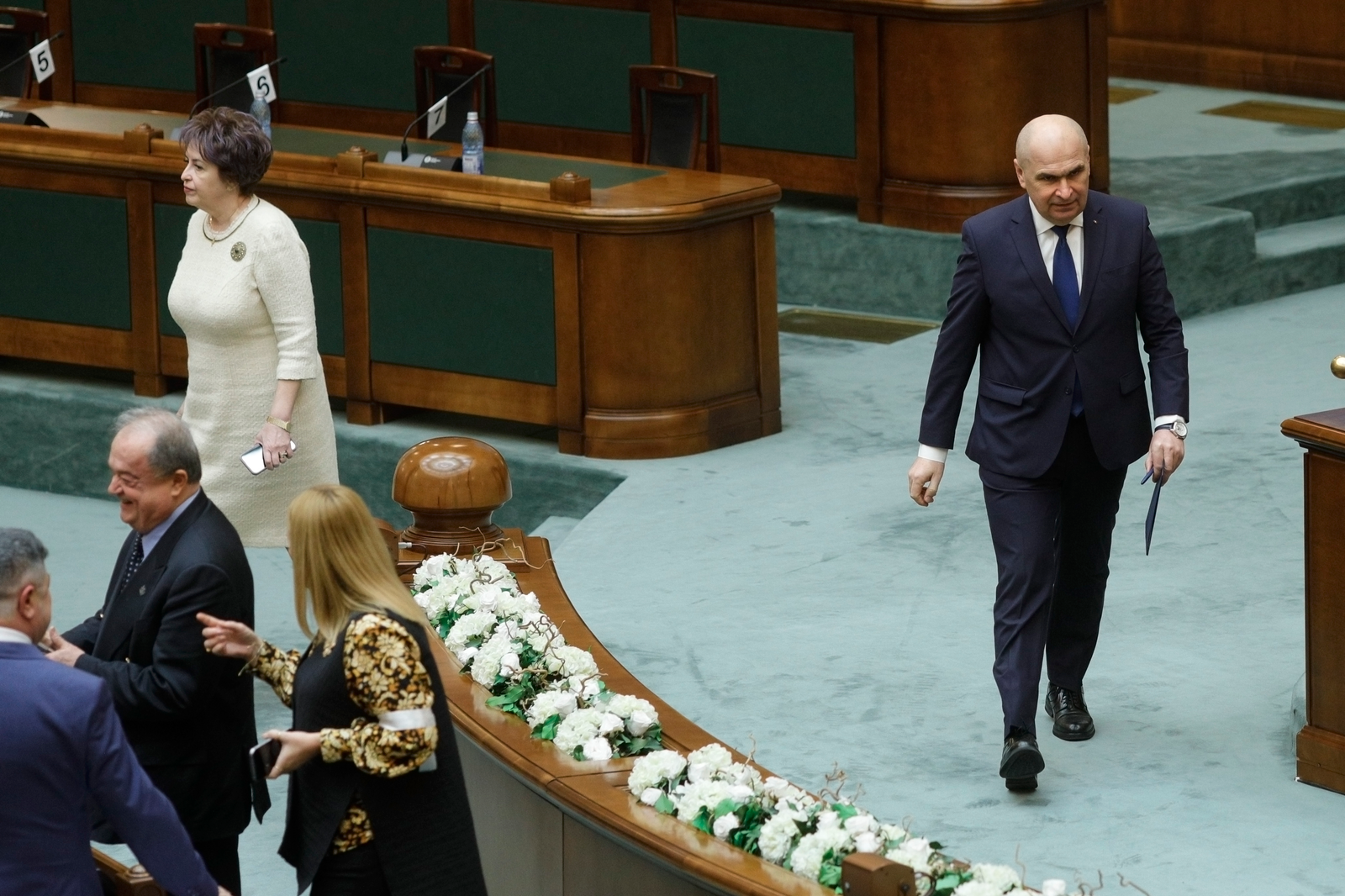 Circ la citirea celor trei moțiuni simple, la Senat. Două dintre ele au fost respinse. PSD l-a atacat pe Ilie Bolojan 1 wp header logo 682