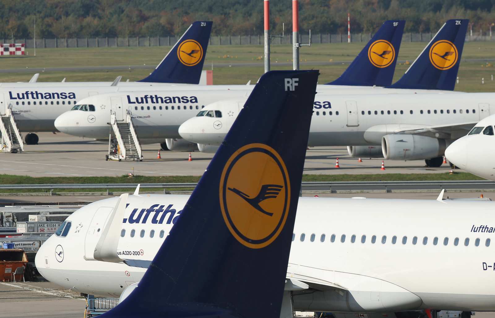 Sute de zboruri Lufthansa au fost anulate joi din cauza grevei piloţilor şi a însoţitorilor de bord 1 wp header logo 943
