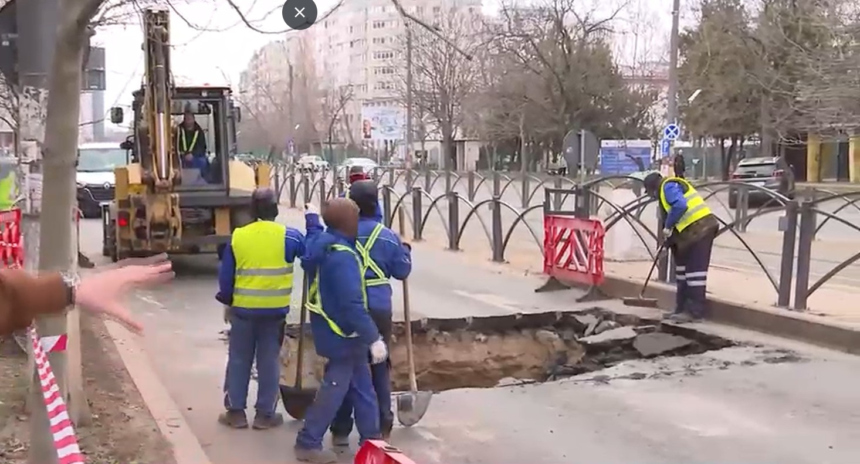 Zece plăci de beton au fost afectate în urma surpării de pe Mihai Bravu, anunță Termoenergetica. Se menţin restricţiile de circulaţie 1 wp header logo 1002
