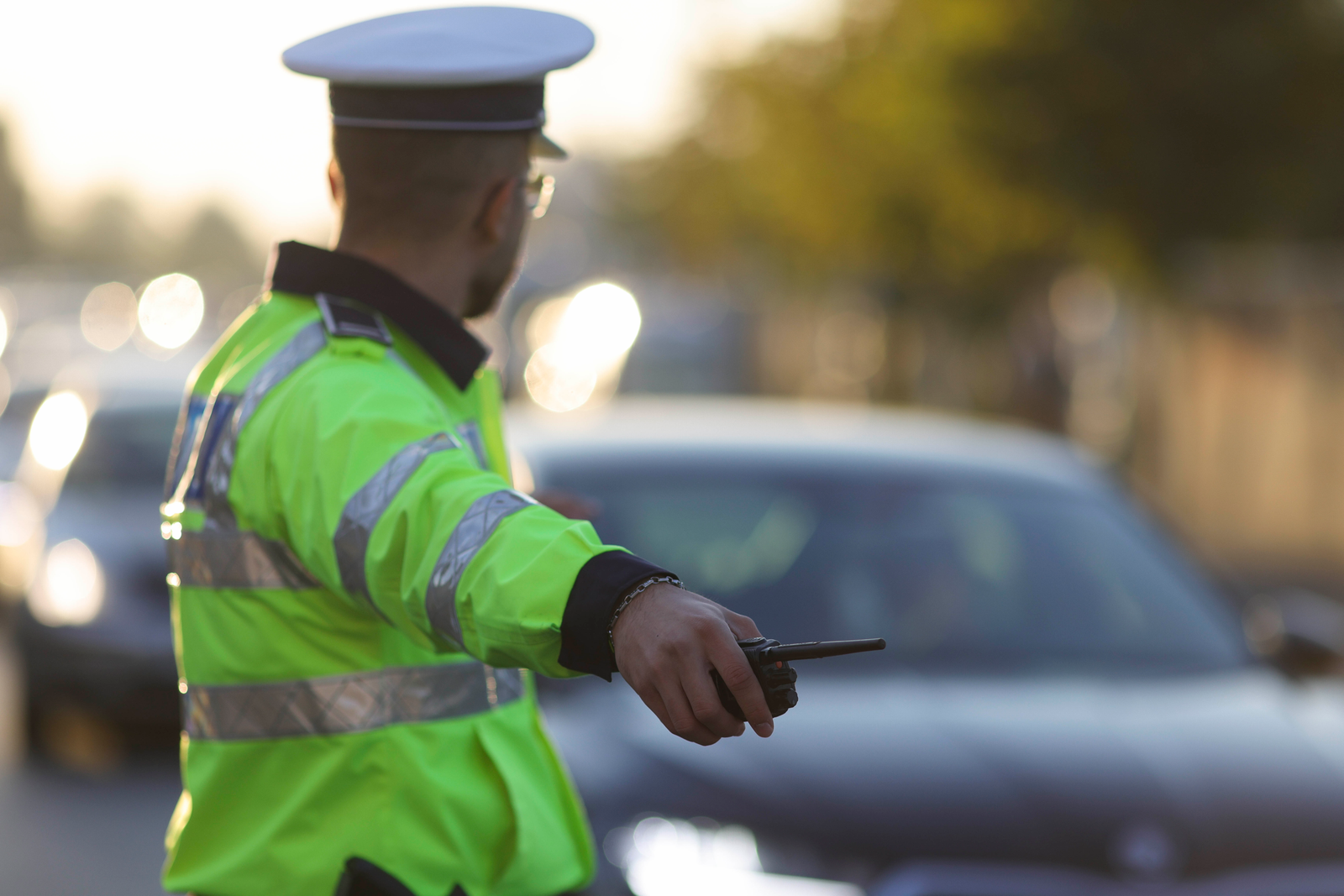 Un bărbat urmărit internaţional şi două hoaţe, prinşi de poliţişti în Cluj după ce au trecut cu mașina pe roşu la semafor 1 wp header logo 1105