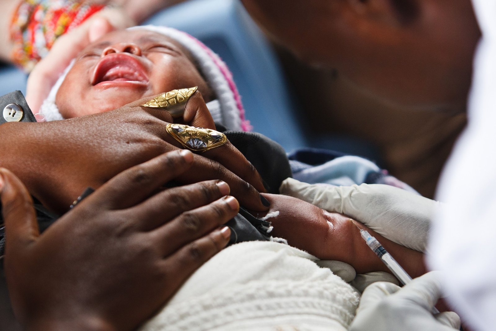 Studiu „neetic” cu vaccinuri în Africa, finanțat de SUA: nou-născuți incluși în experiment. „Poate fi prototip pentru alte cercetări” 1 wp header logo 1113