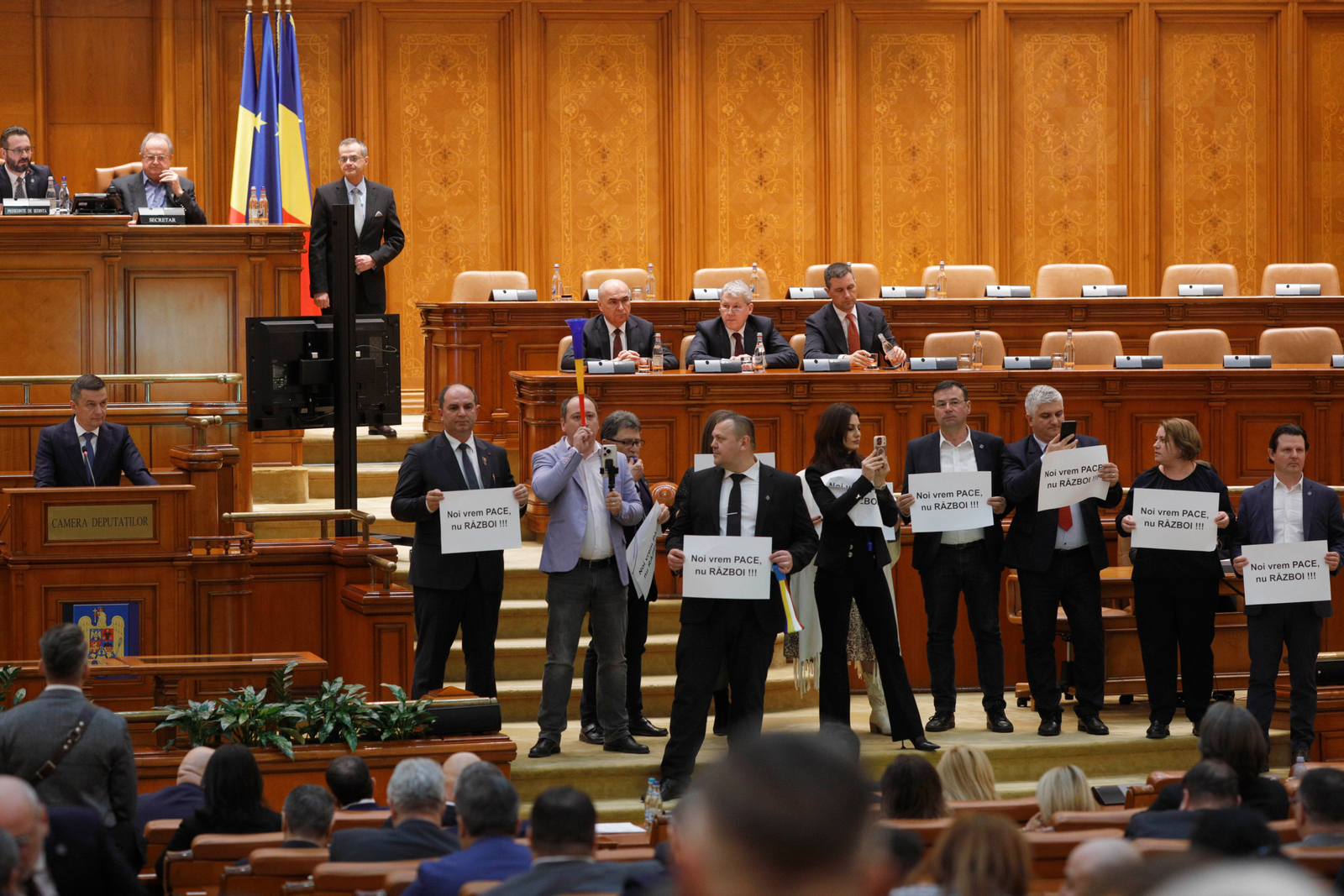 Sancțiunea primită de trei parlamentari pentru scandalul făcut la dezbaterea din plen privind cererea SUA 1 wp header logo 1207