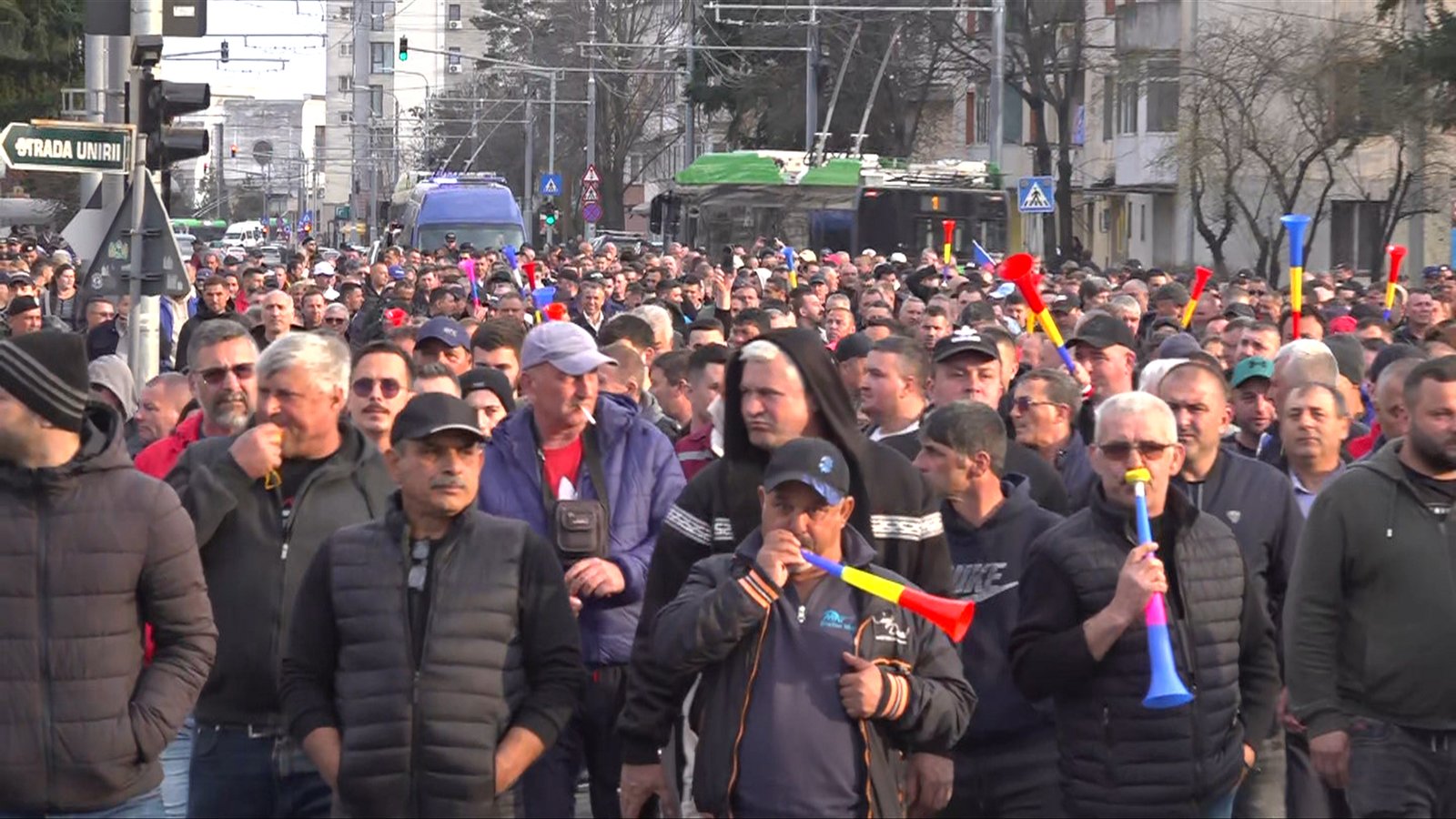 A treia zi de proteste la Târgu Jiu: sute de mineri în stradă. Oamenii amenință că vor muta manifestațiile în București 1 wp header logo 1317
