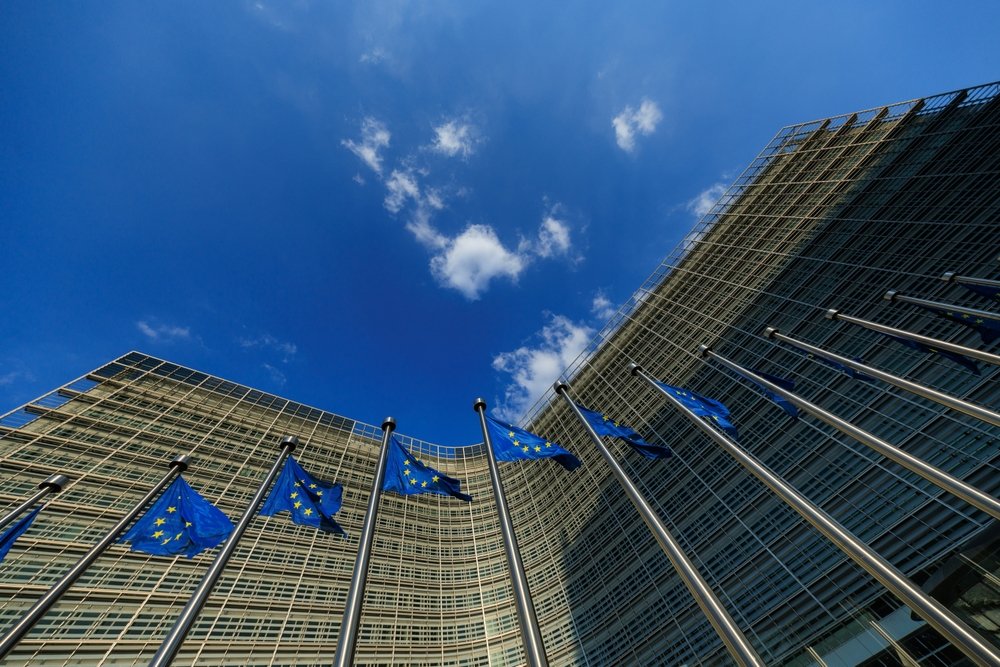 Comisia Europeană vrea să modifice legislația europeană privind siguranța chimicalelor eludând Parlamentul 1 wp header logo 1358