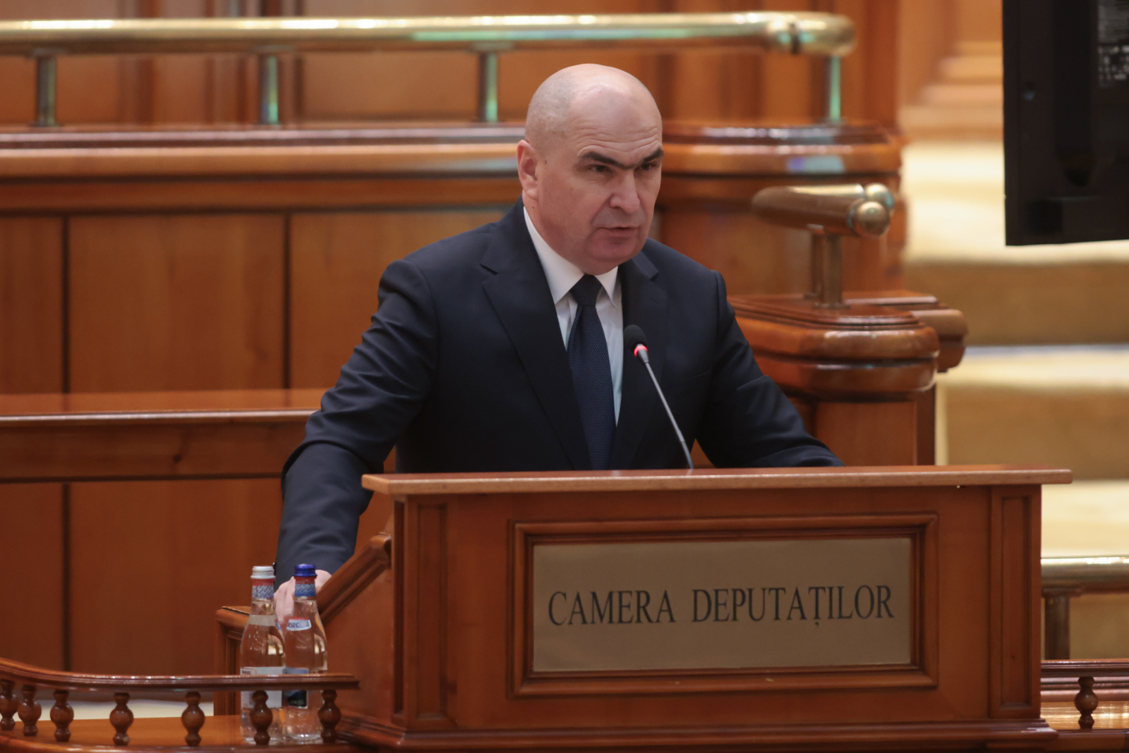 Ilie Bolojan, la dezbaterea bugetului: „Până acum, bugetele au reflectat confortul politic al guvernanților. Să nu respirăm ușurați” 1 wp header logo 1411