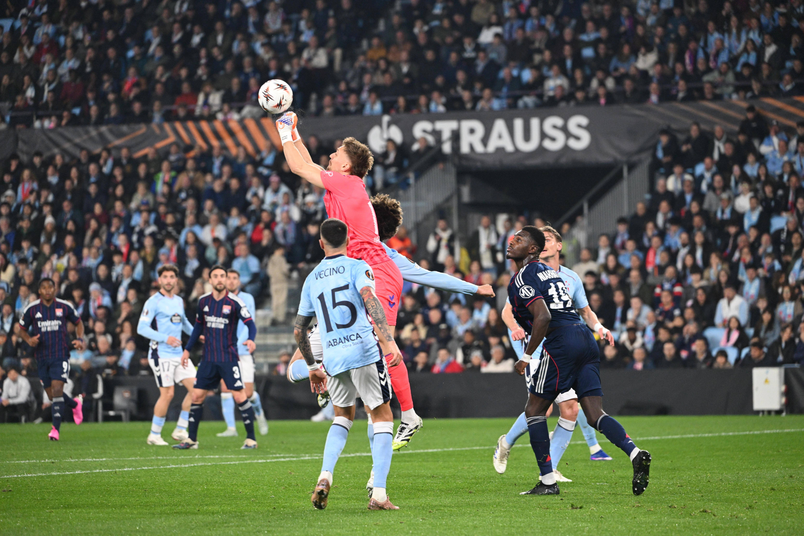 ACUM: AS Roma - Bologna 3-3, Aston Villa - Lille 2-0, Betis - Panathinaikos 4-0, Porto - Stuttgart 2-0. Radu, calificat în sferturile UEL! 1 wp header logo 1418