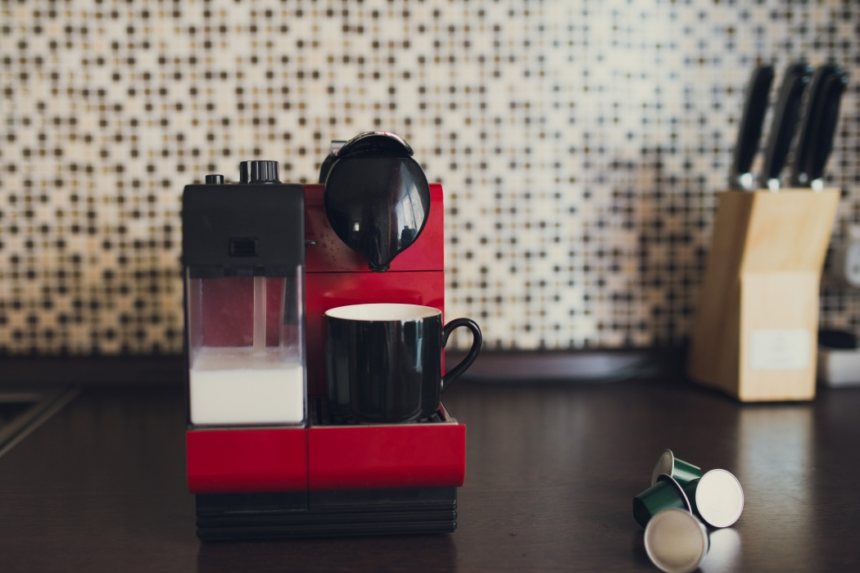 Soluția simplă care îți poate salva cafeaua de dimineață. Cum îți cureți corect cafetiera acasă 1 wp header logo 1431