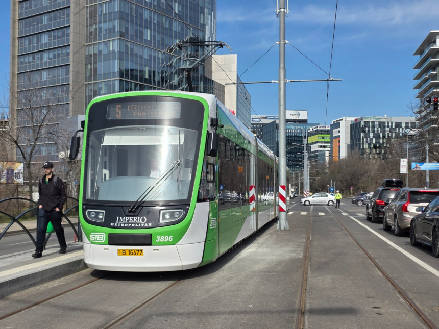 Femeie lovită de tramvai în București, după ce ar fi traversat pe roșu. Circulația liniei 5, blocată 1 wp header logo 1588