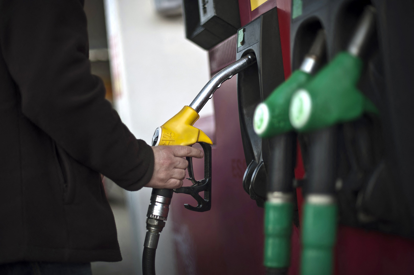 Guvernul a amânat ședința în care trebuia să adopte limitarea adaosului comercial la carburanți. Lipsește avizul CES 1 wp header logo 1771