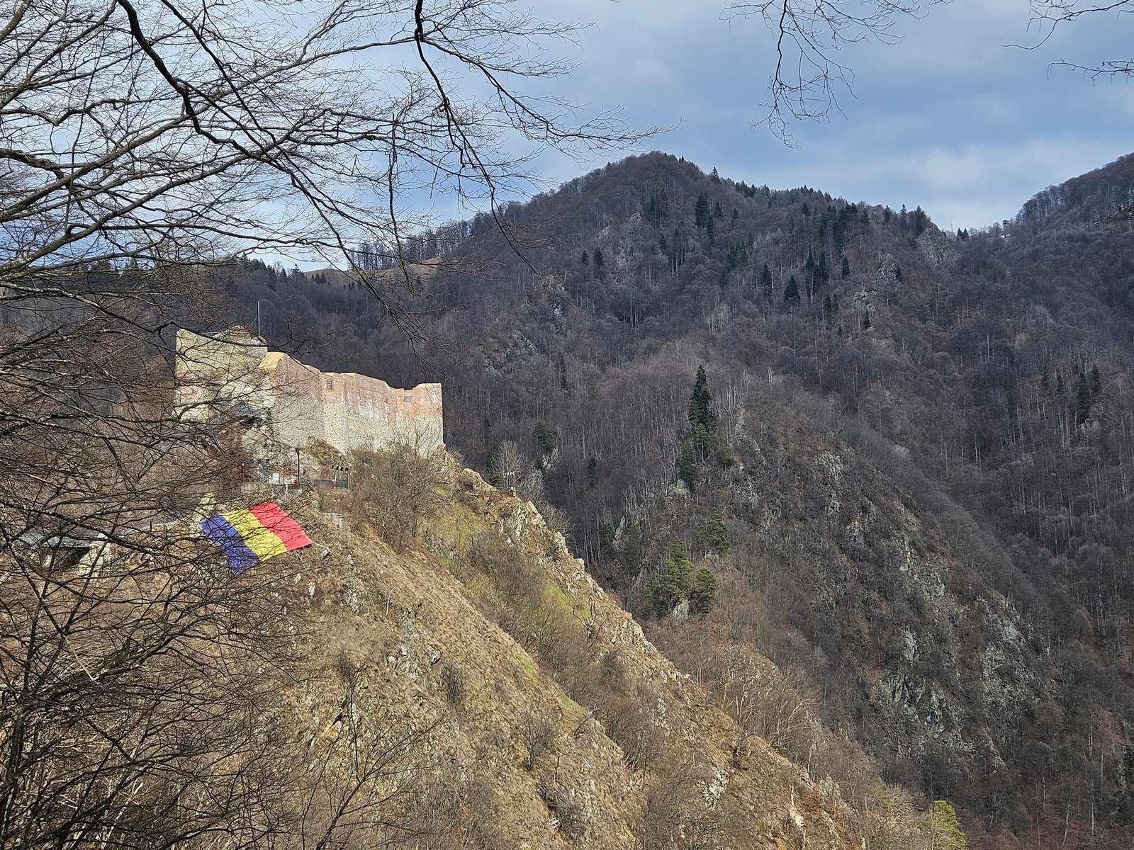 Probleme la Cetatea Poenari din Argeș, la un an după restaurare: ce reclamă Asociația Montană Vidraru 1 wp header logo 1830