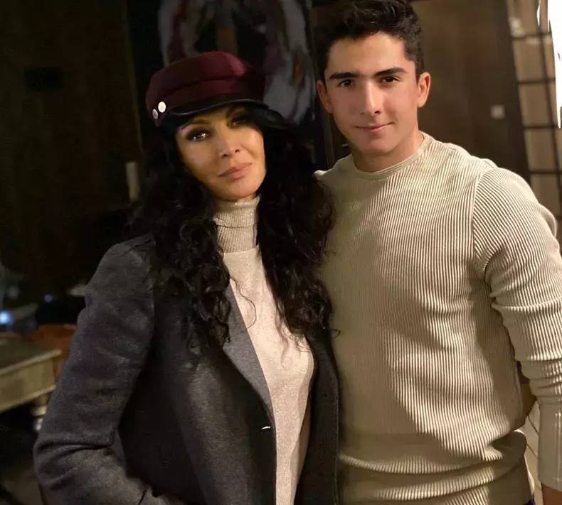 Cum arată Ayan Schwarzenberg la 21 de ani, fiul Mihaelei Rădulescu. Ce regrete are vedeta în legătură cu creșterea lui 1 wp header logo 1941