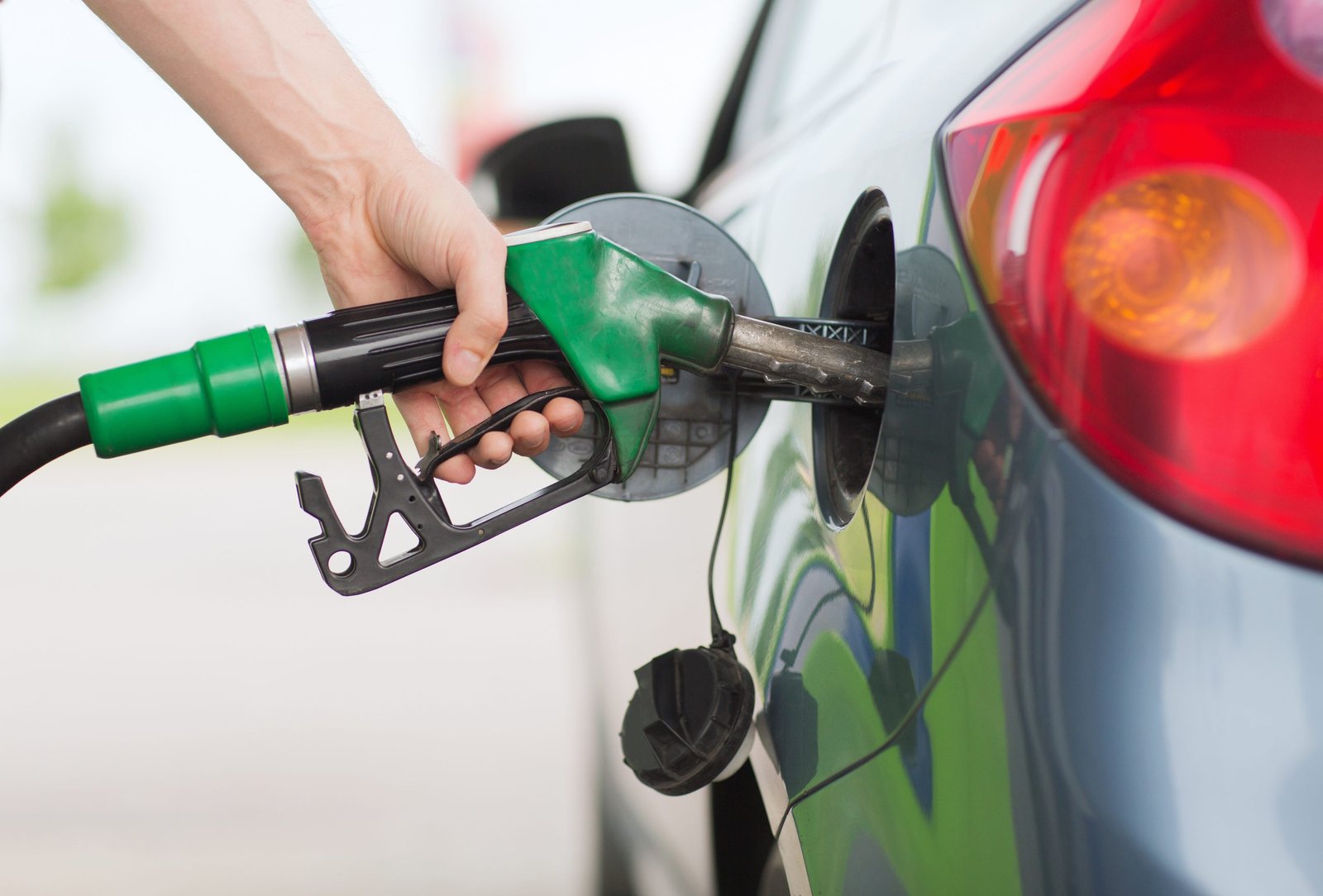 Guvernul decide luni cu cât scade prețul carburanților: motorina poate ajunge la 14 lei/l. „Mai grav decât crizele din 1973 și 2022” 1 wp header logo 2198