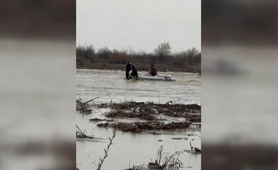 Risc de inundații în Vrancea. Locuitorii din două comune au primit ordin de evacuare prin RO-Alert, un drum s-a surpat după o viitură 1 wp header logo 2226