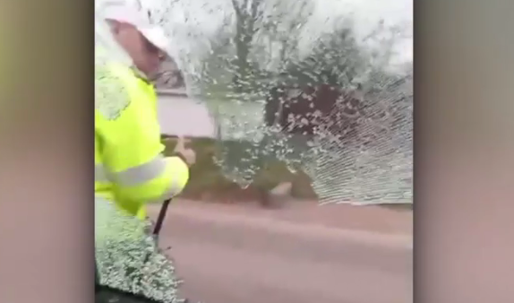 Momentul în care un polițist sparge geamul mașinii pentru a reține un șofer, în Botoșani 1 wp header logo 2262