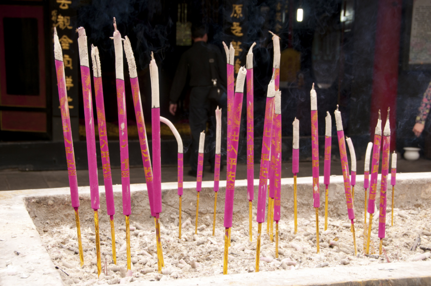 China interzice păstrarea cenușii morților în apartamente nelocuite. Val de reacții online: „O să pună GPS în urne?” 1 wp header logo 2313