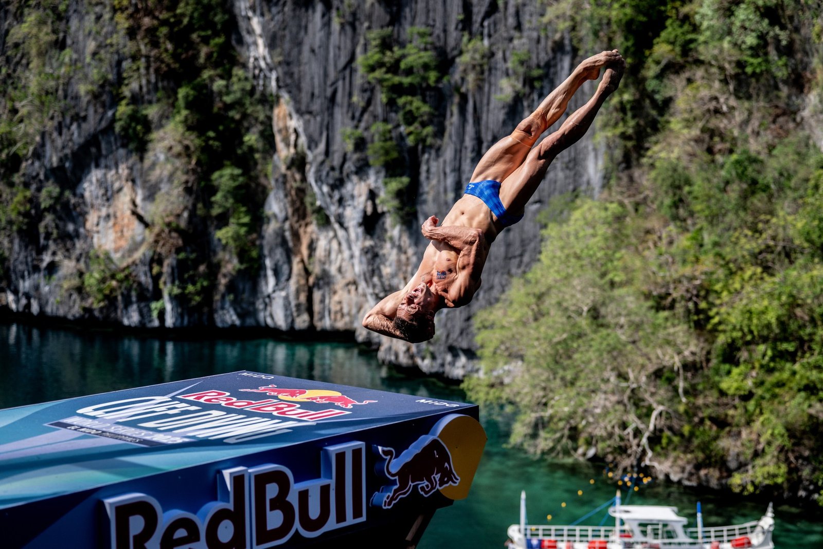 Constantin Popovici și Cătălin Preda, pregătiți să lupte pentru titlu în noul sezon din Seria Mondială Red Bull Cliff Diving 1 wp header logo 2332