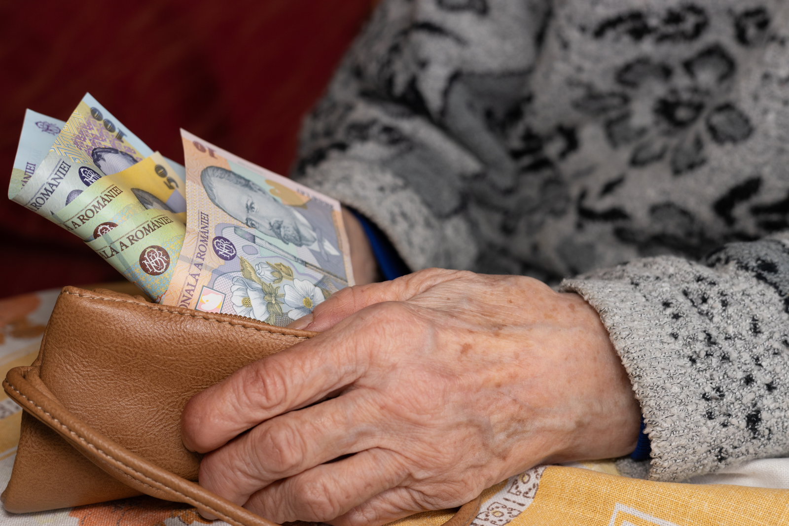 4,68 milioane de pensionari în februarie și o pensie medie de 2.780 lei. Economist: „Pensia de stat riscă să devină o glumă proastă” 1 wp header logo 292