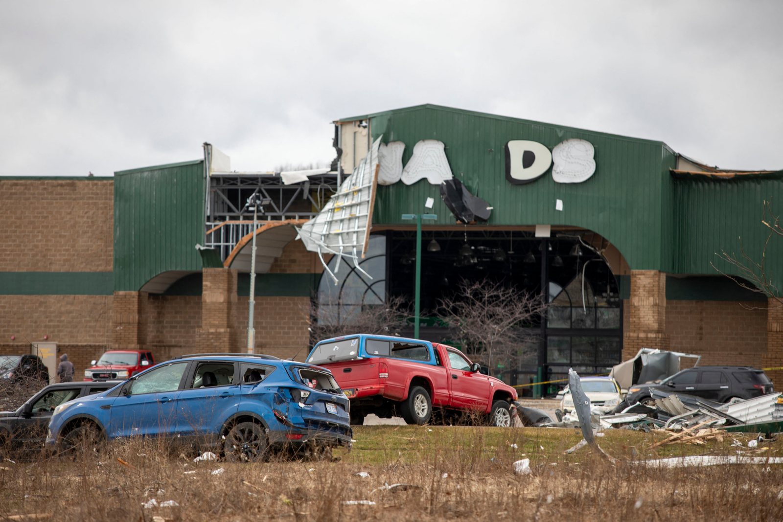 Tornade devastatoare în SUA: cel puțin șase morți, printre victime un băiat de 12 ani. Zeci de case distruse în Michigan și Oklahoma 1 wp header logo 500
