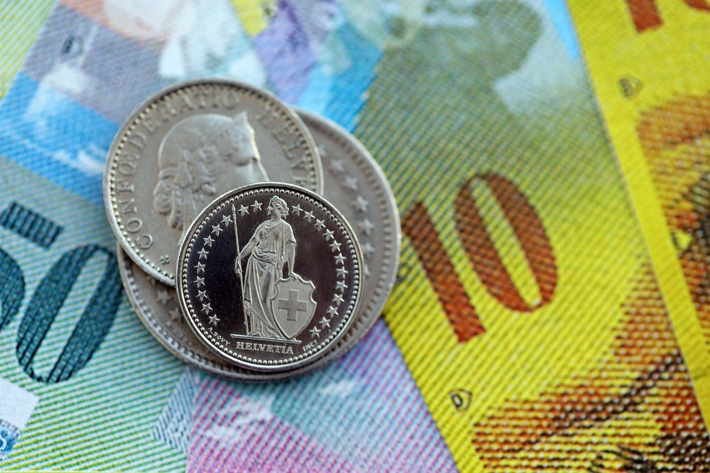 Elveţienii au decis prin referendum ca garantarea plăţilor cu numerar să fie înscrisă în Constituţie 1 wp header logo 537