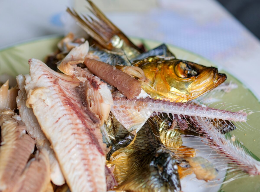 Ți-a rămas un os de pește în gât? Cât este de periculos și ce trebuie să faci imediat 1 wp header logo 624