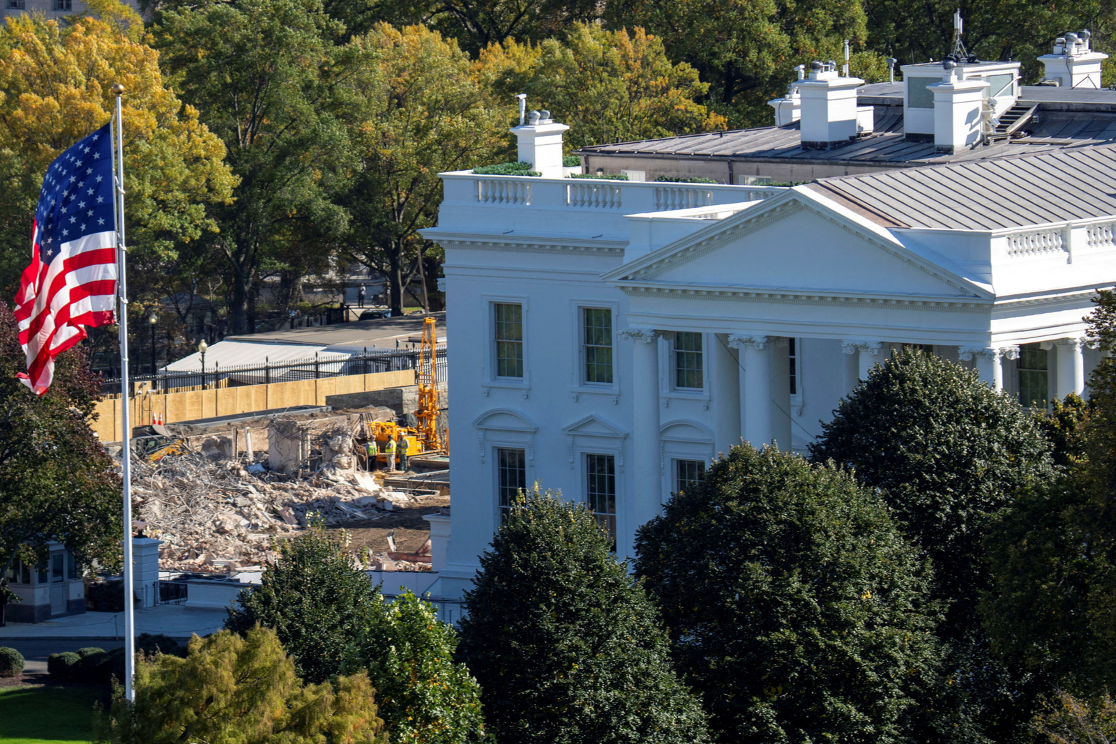 Un judecător american a ordonat suspendarea construcţiei sălii de bal a lui Trump la Casa Albă. Reacția președintelui SUA 1 wp header logo 10