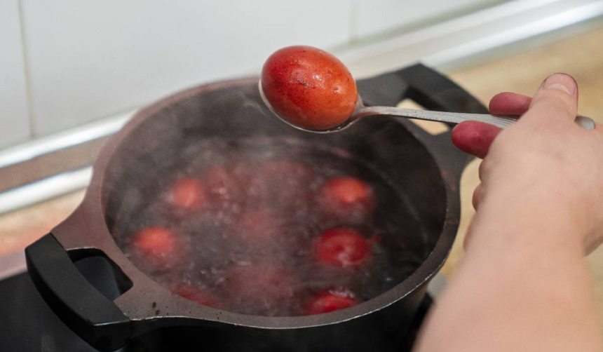 Ai vopsit prea multe ouă de Paște? Iată ce poți face cu ele ca să nu se strice 1 wp header logo 1038